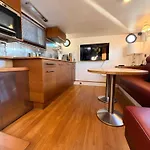 Sur Peniche A Bagatelle Appartement Parijs