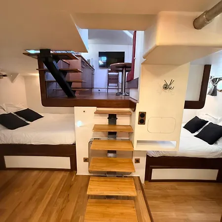 Appartement Sur Peniche A Bagatelle *