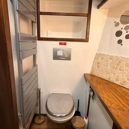 Sur Peniche A Bagatelle パリ